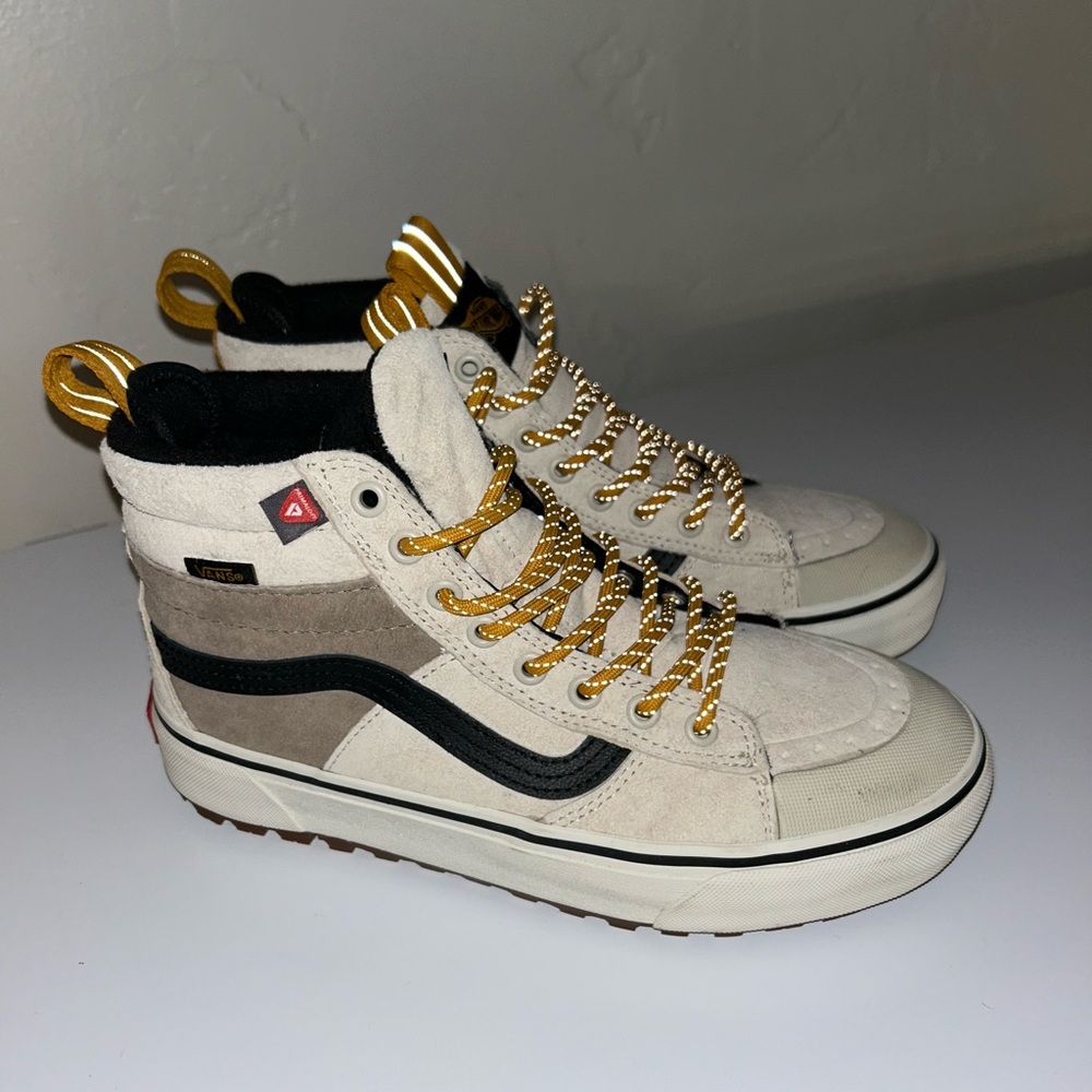 Vans High-Top Winter Boots - Cream, Black, Gold - Picture 4 of 5